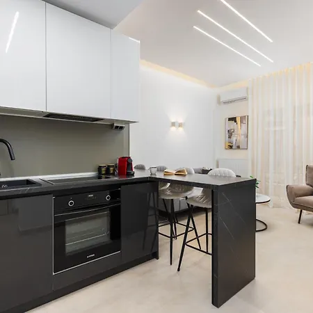 Solange By Halu! 2-bd Next To Metro Station Appartement *