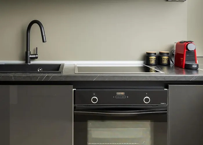 Solange By Halu! 2-bd Next To Metro Station Thessaloniki