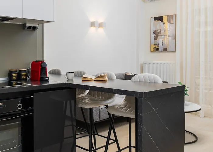 Solange By Halu! 2-bd Next To Metro Station *