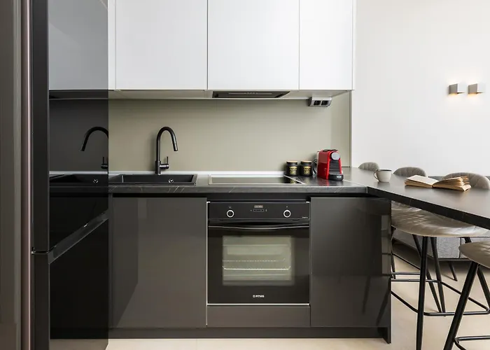 Solange By Halu! 2-bd Next To Metro Station * 塞萨洛尼基